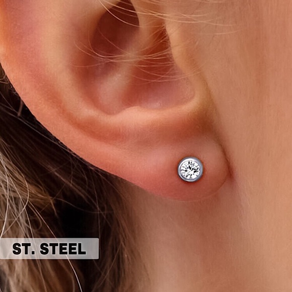 ⚜️[𝟯/$𝟭𝟴]⚜️Silver Rhinestone Bezel Set Stud Earrings NEW - Picture 7 of 7